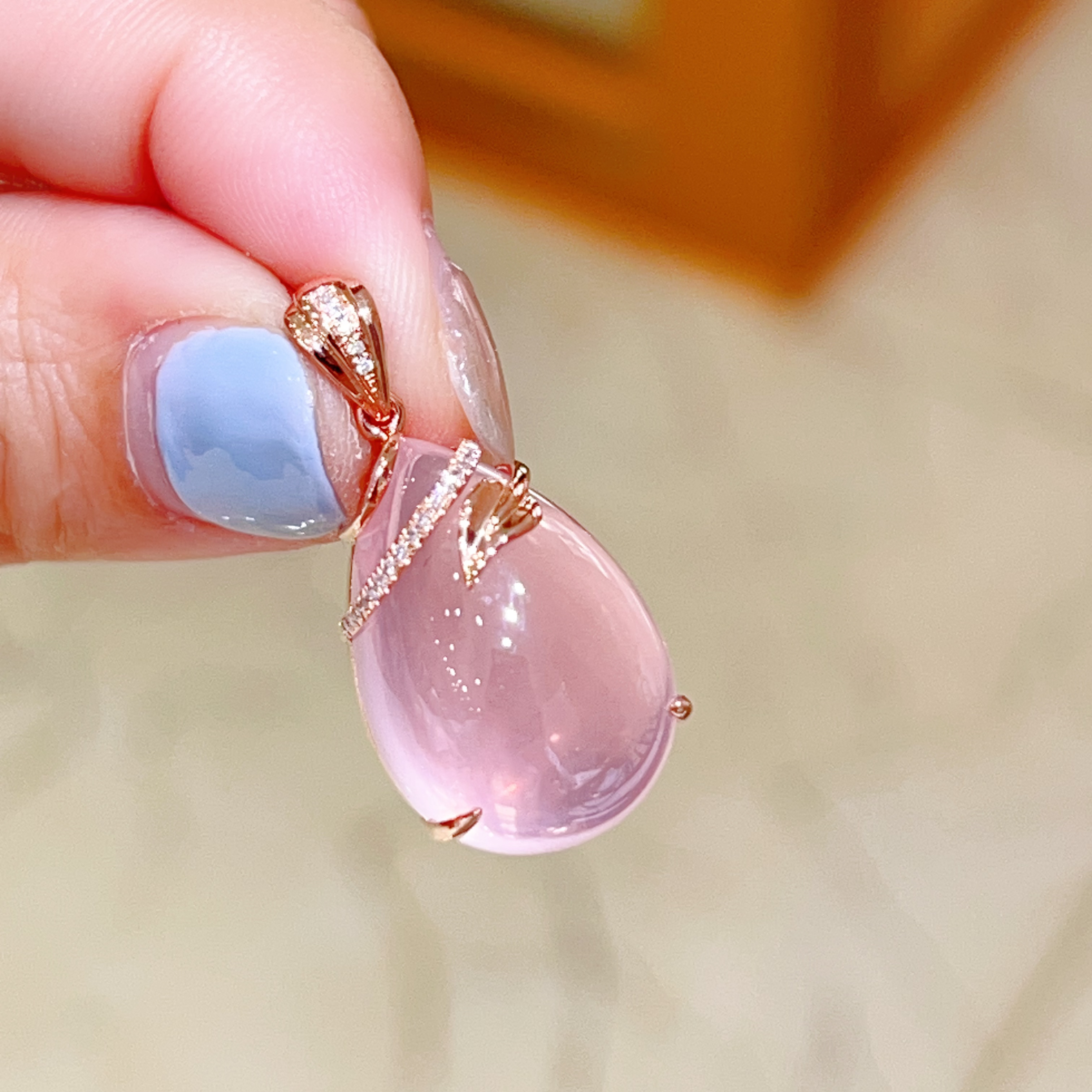 28.45ct 18k玫瑰金芙蓉石吊坠 3580