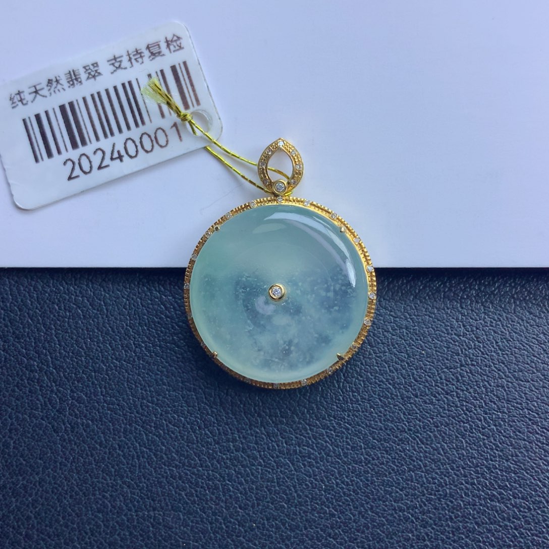 翡翠颈饰未镶嵌平安扣