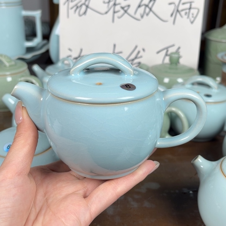腾***行8号天青色汉瓦不完美
