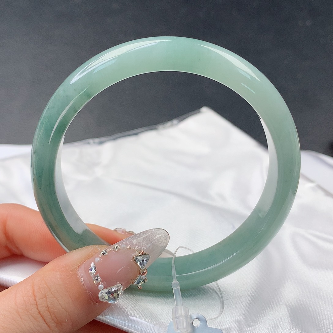 翡翠手镯未镶嵌0019正60