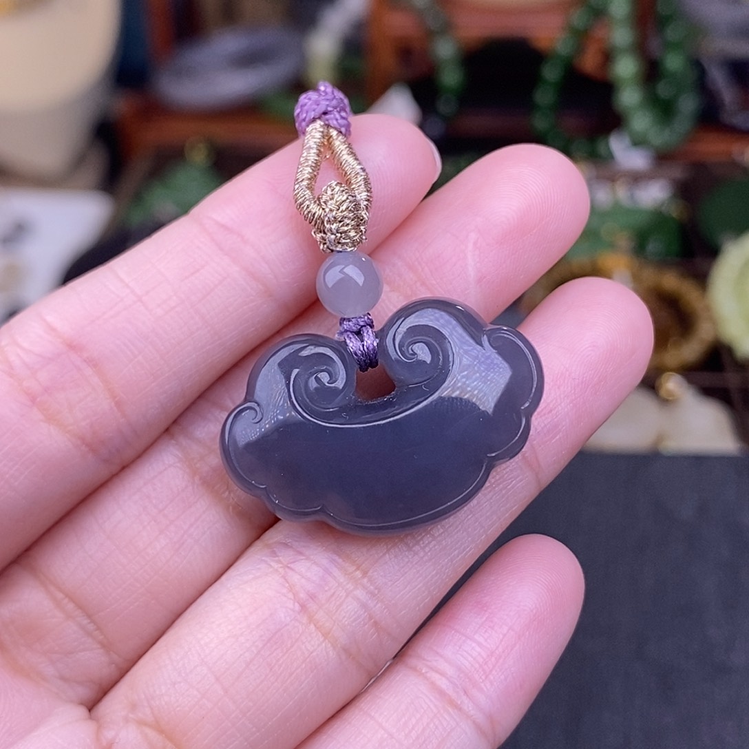 和田玉浓烟紫老料清货价吊坠未镶嵌