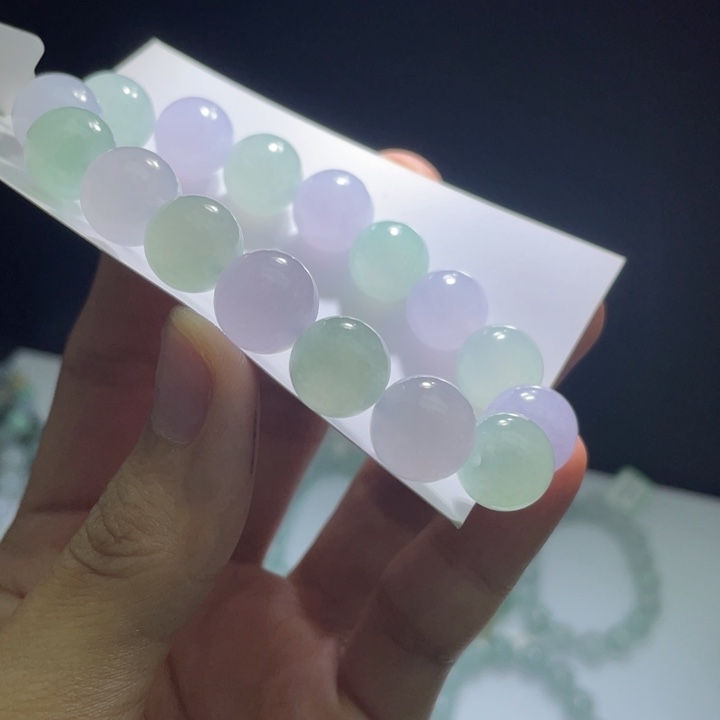 未镶嵌定制翡翠与**尘翡翠