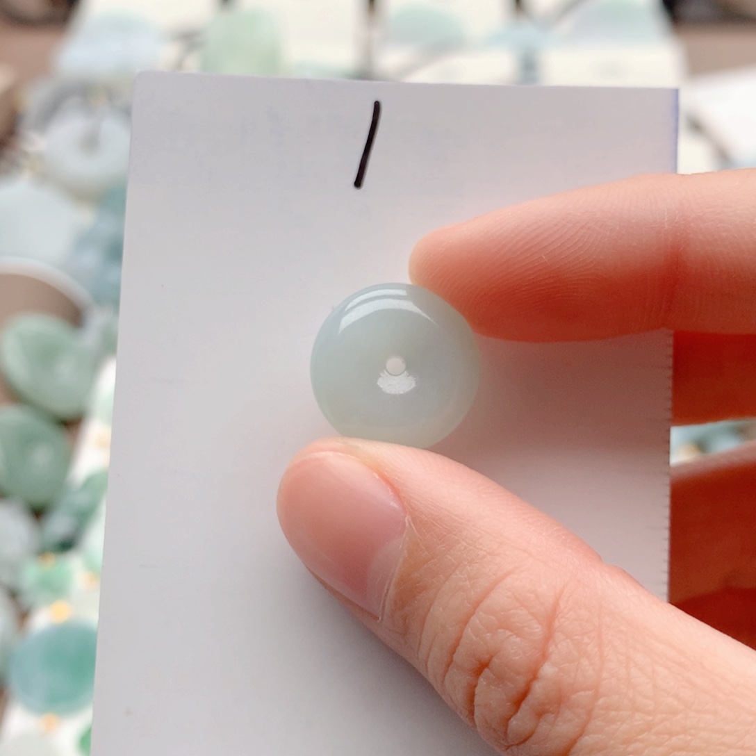 Y***翡翠未镶嵌颈饰吊坠 