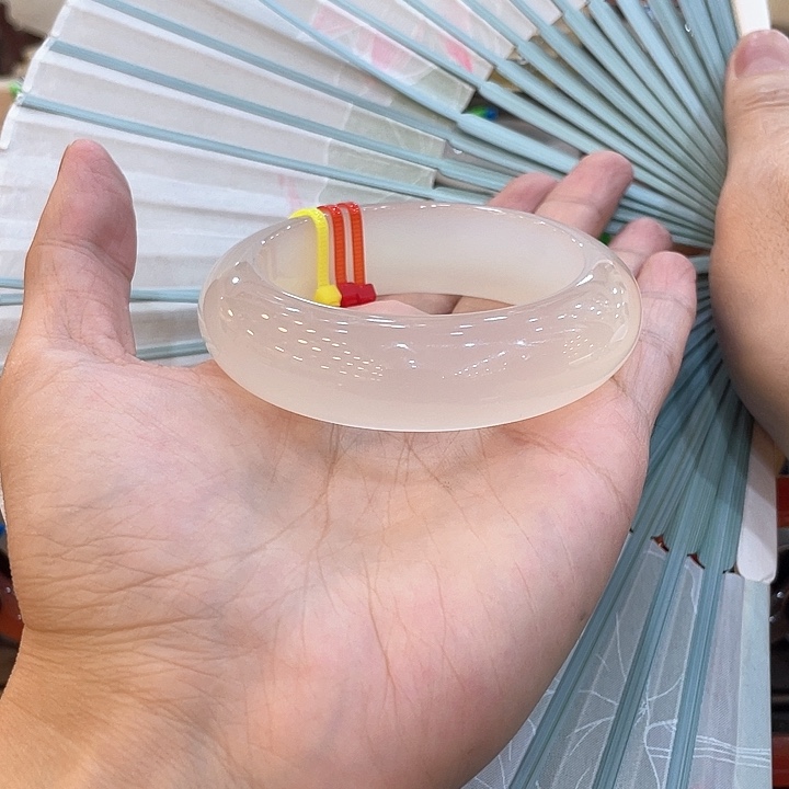 玛瑙/玉髓手镯未镶嵌噜*啦