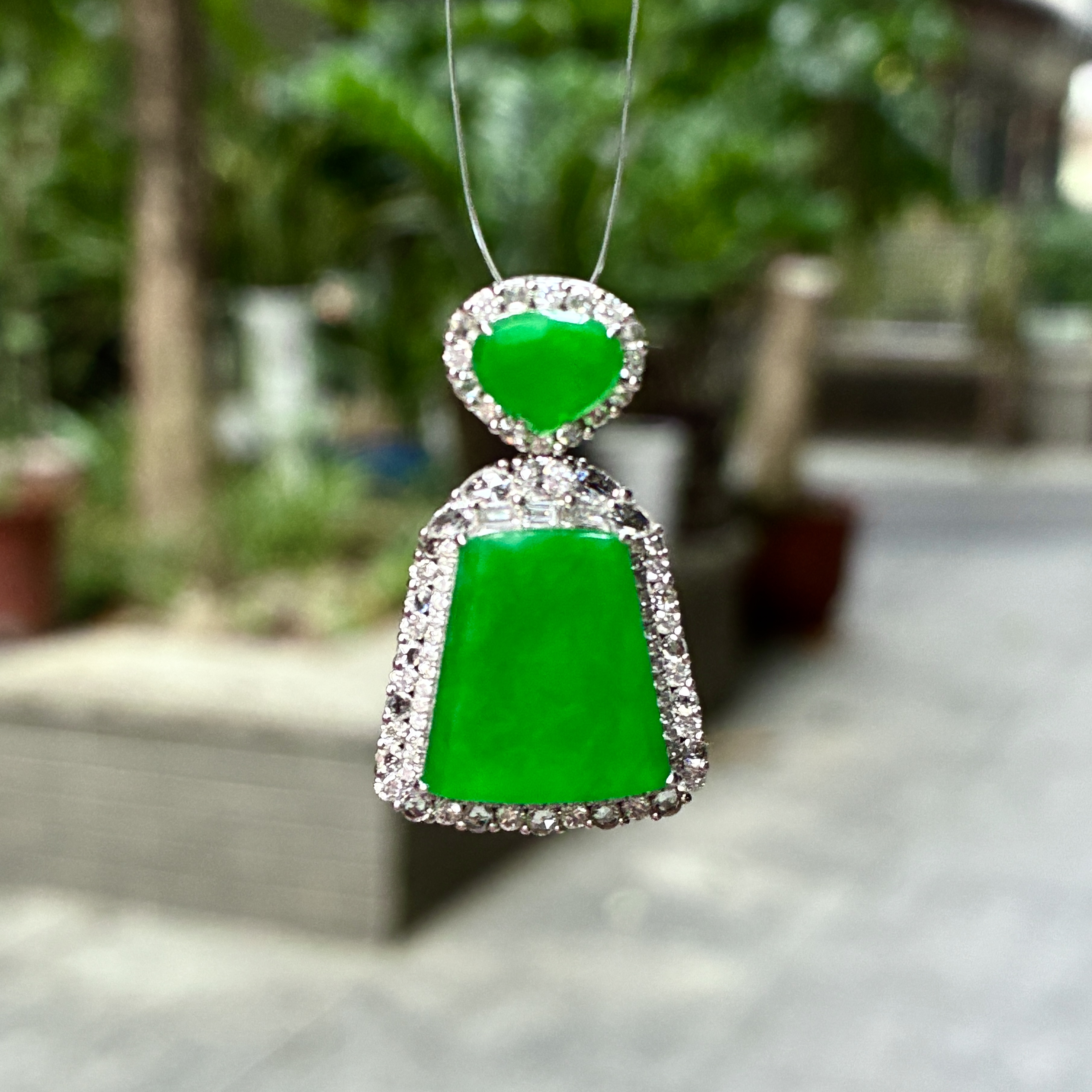 天然a货缅甸翡翠30.5/18.4/9.3-14.7/14.3/1.8冰正阳绿无事牌吊坠