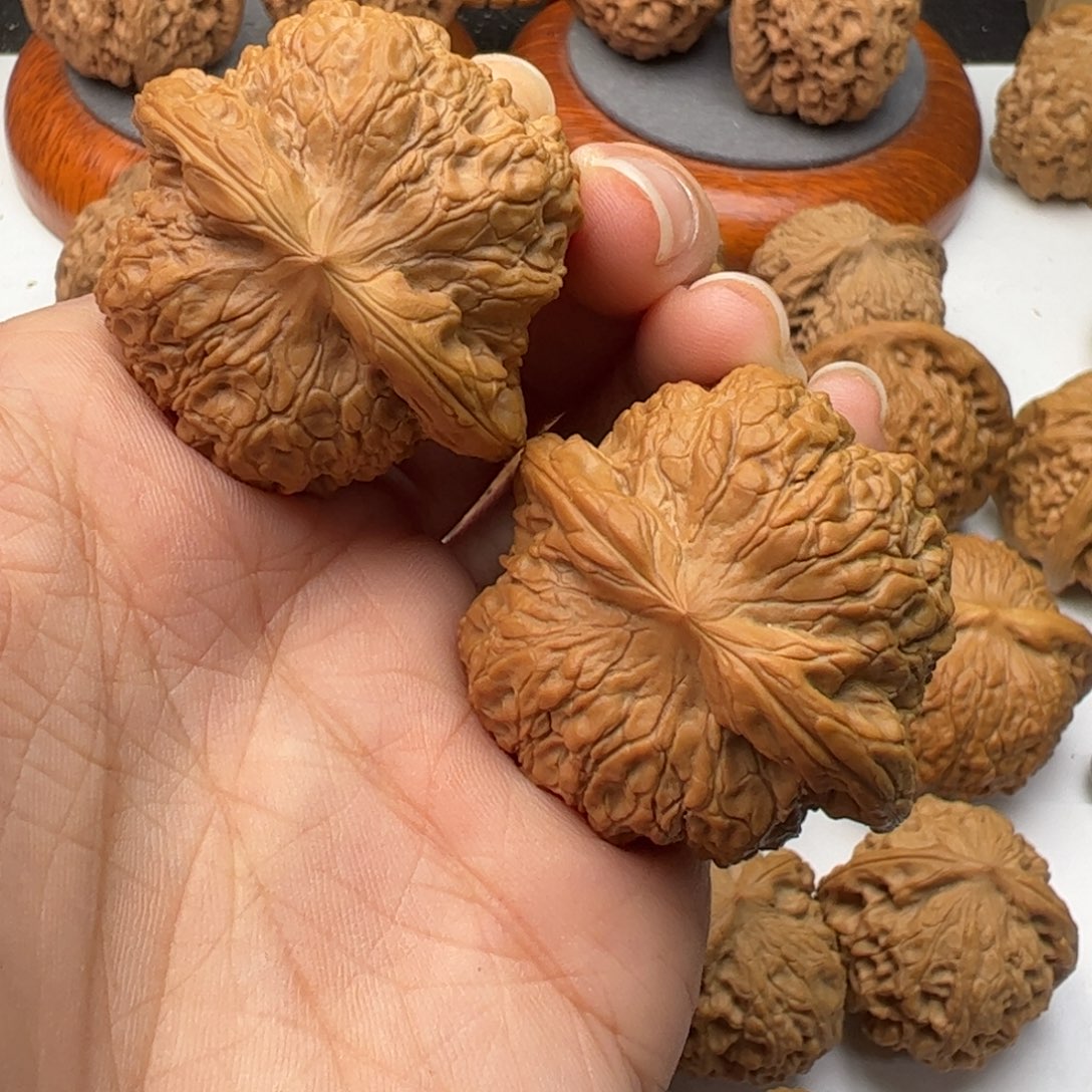 文玩核桃吊坠血麒麟39