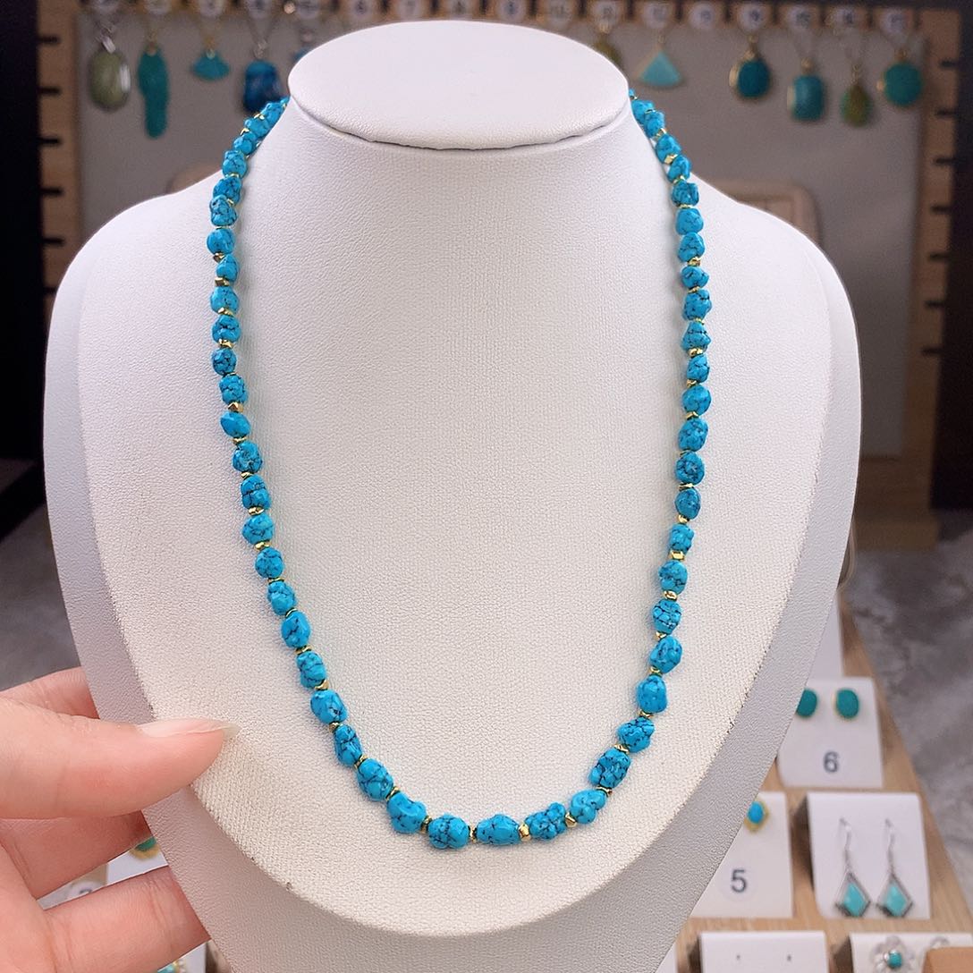 绿松石未镶嵌颈饰