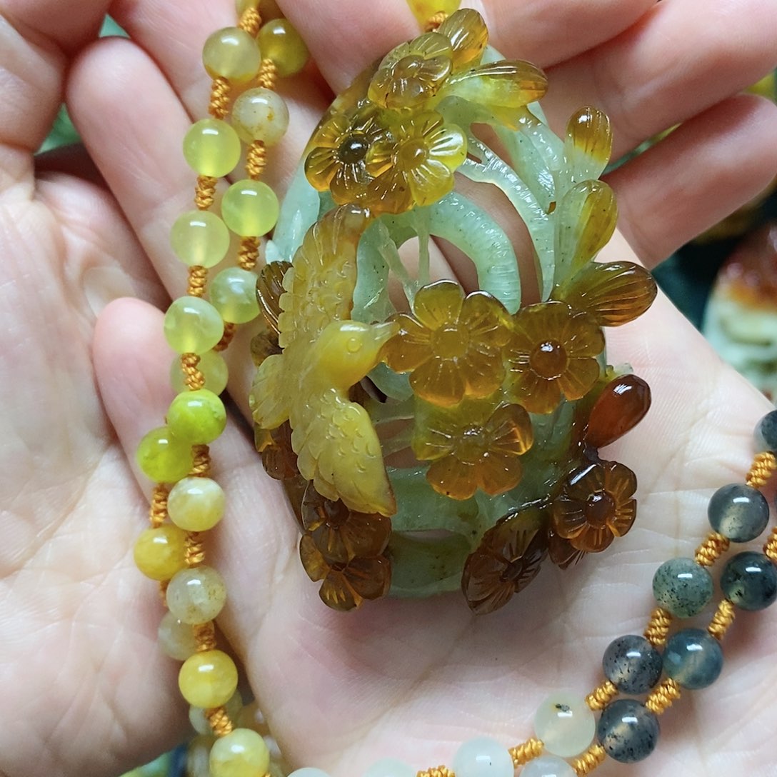 岫玉未镶嵌吊坠(赠链)