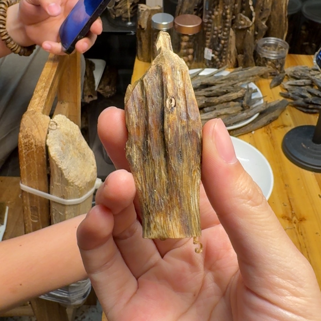 沉香碎屑沉香红金倪8克