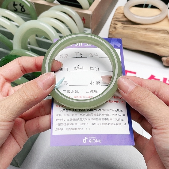 和田玉手镯未镶嵌