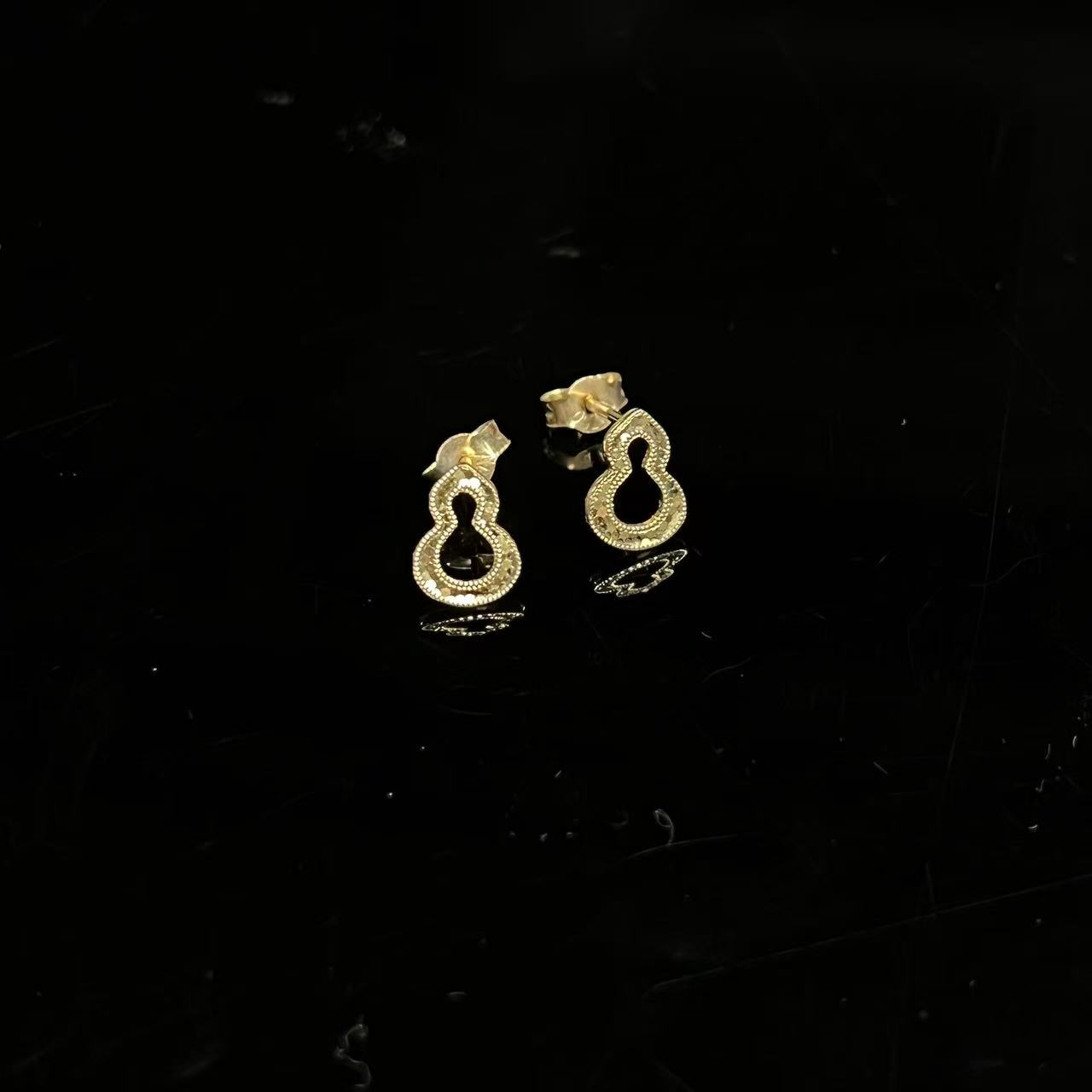 【北野珠宝】18k金葫芦耳钉B221H-251尺寸9x6mm