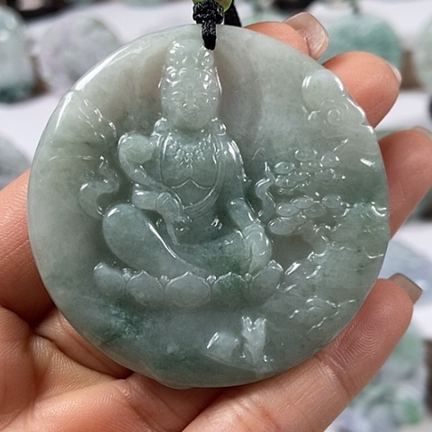 翡翠颈饰未镶嵌山水观音福利有工具痕