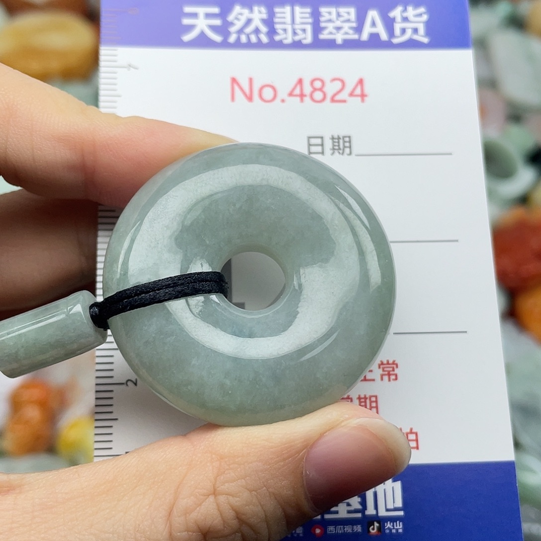 翡翠未镶嵌挂件4824