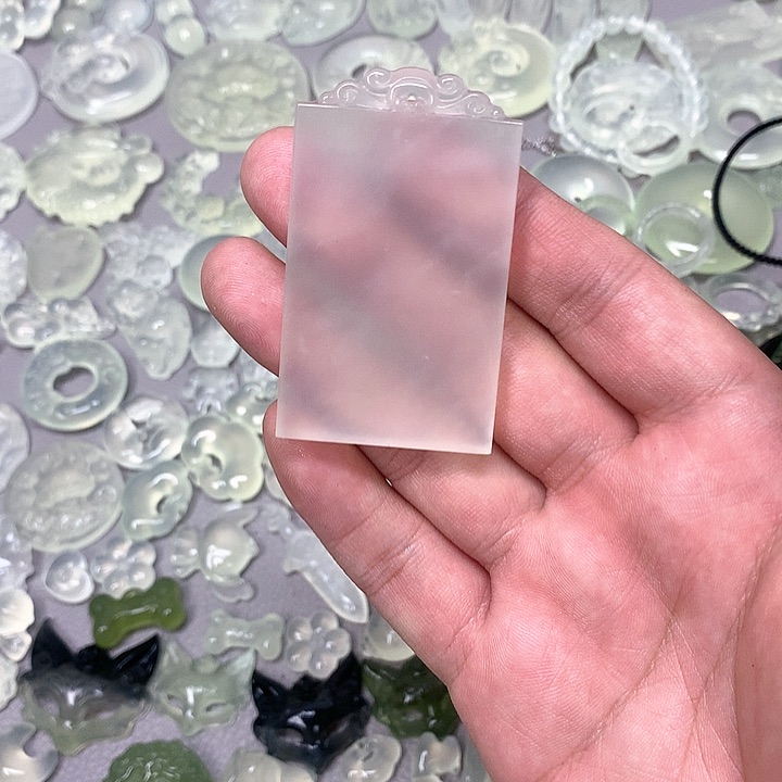 蛇纹石玉颈饰未镶嵌禾*