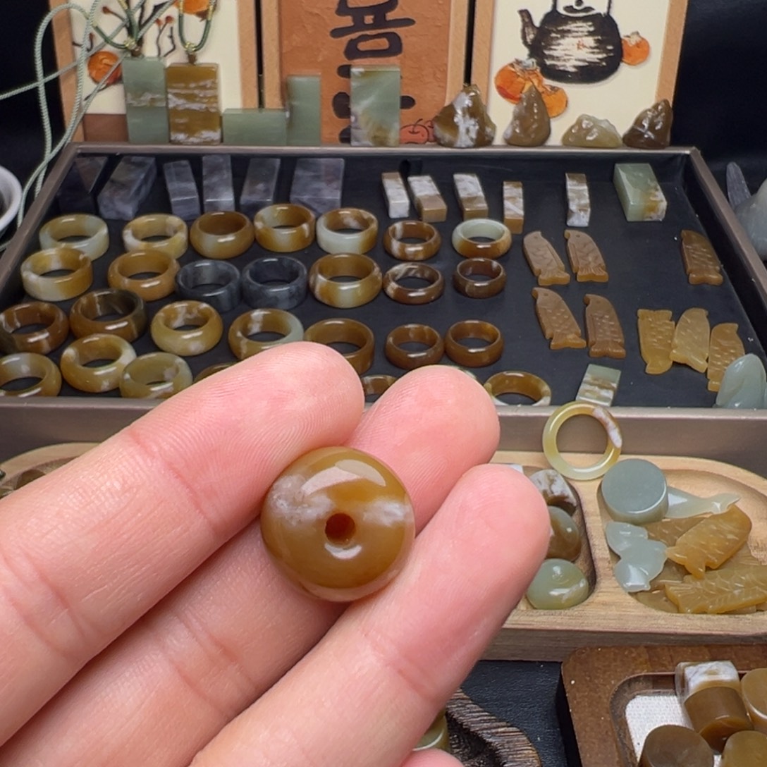 和田玉（糖玉）未镶嵌珠宝奇石平安扣福利