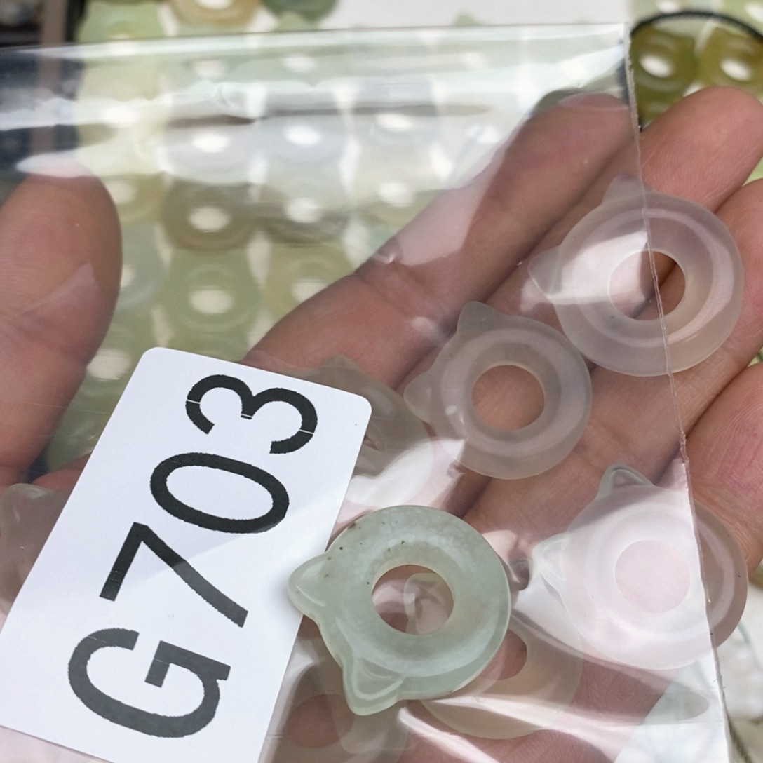 岫玉假一赔十不退不换.3.8福利未镶嵌