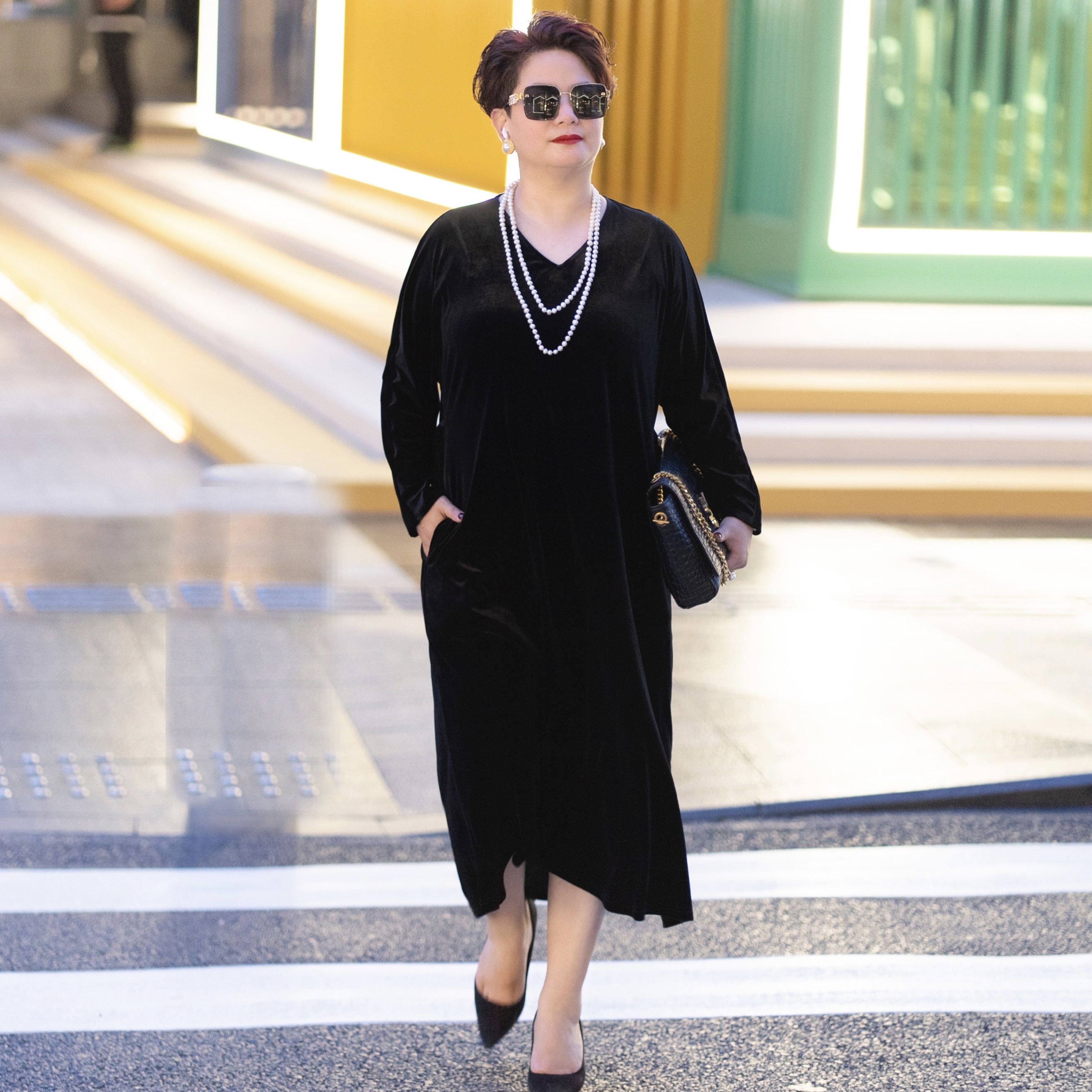 2025年秋冬新款法式轻奢连肩进口丝绒蝙蝠袖时髦v领腰带裙0179