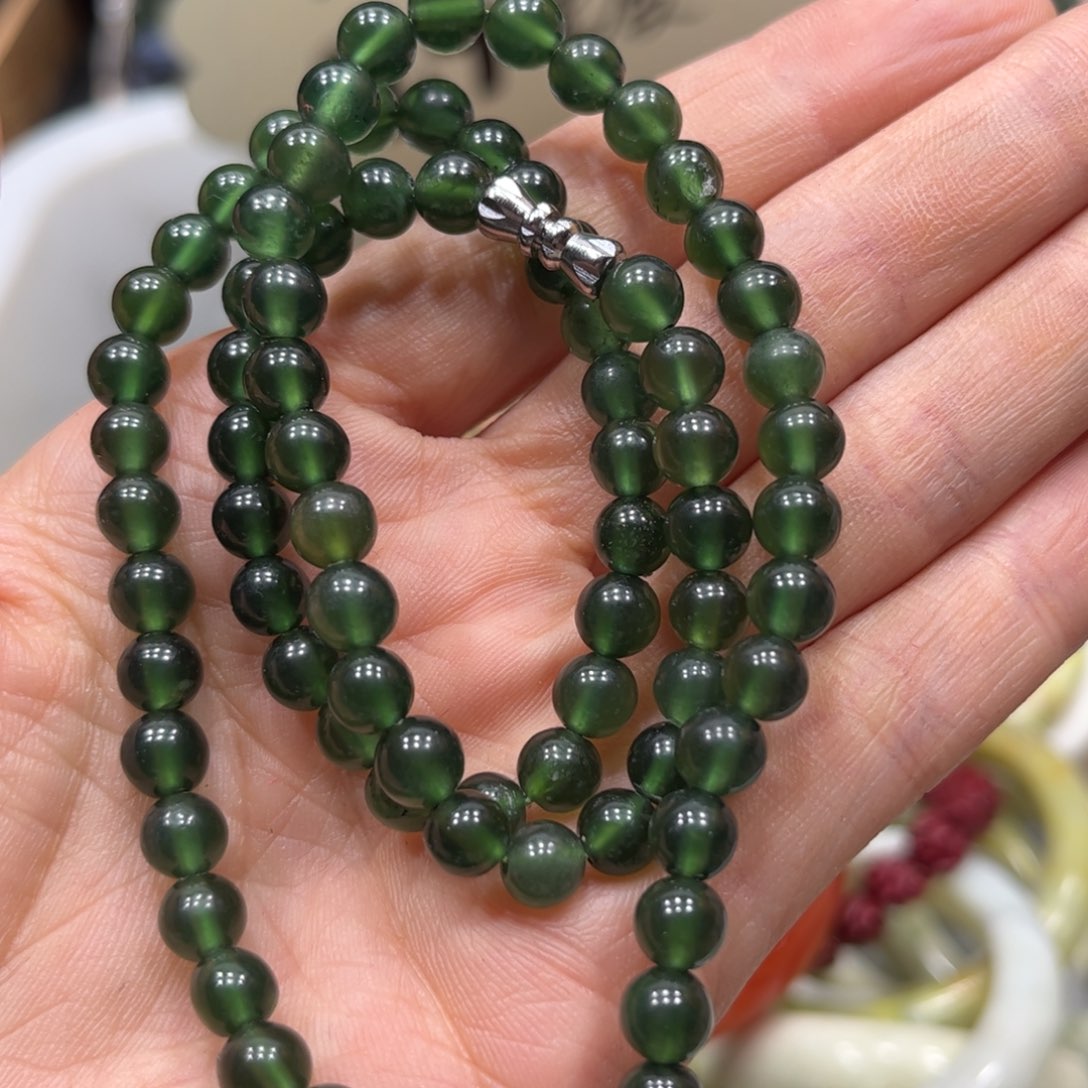 蛇纹石玉颈饰未镶嵌