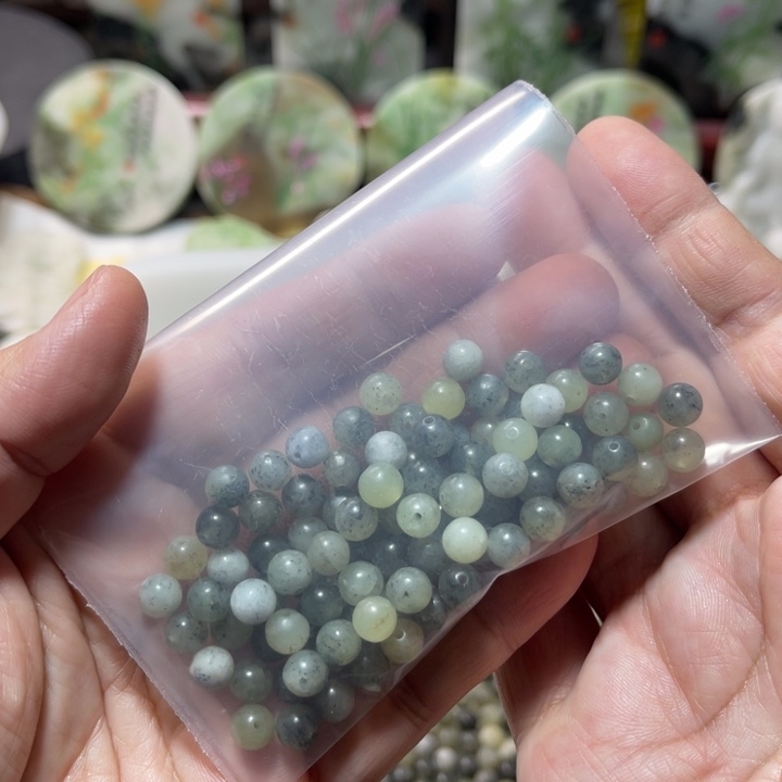 罗***生和田玉未镶嵌颈饰