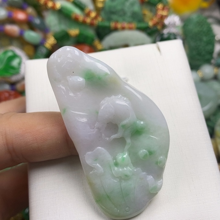 翡翠未镶嵌吊坠(赠链)