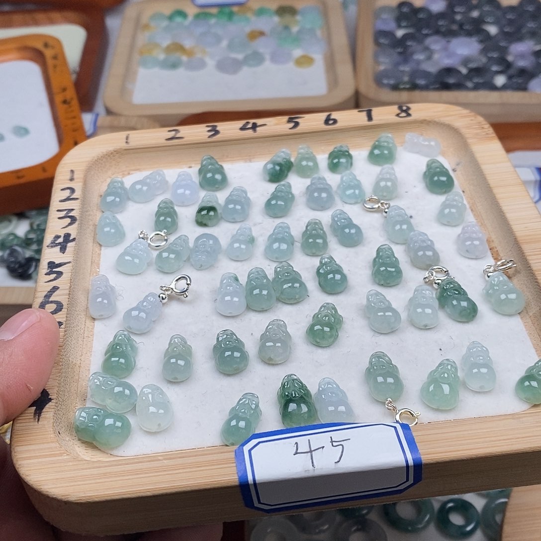 翡翠颈饰未镶嵌皮丘45一个