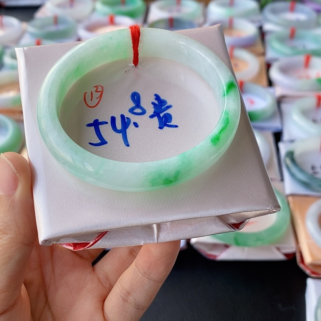 翡翠手镯未镶嵌13号