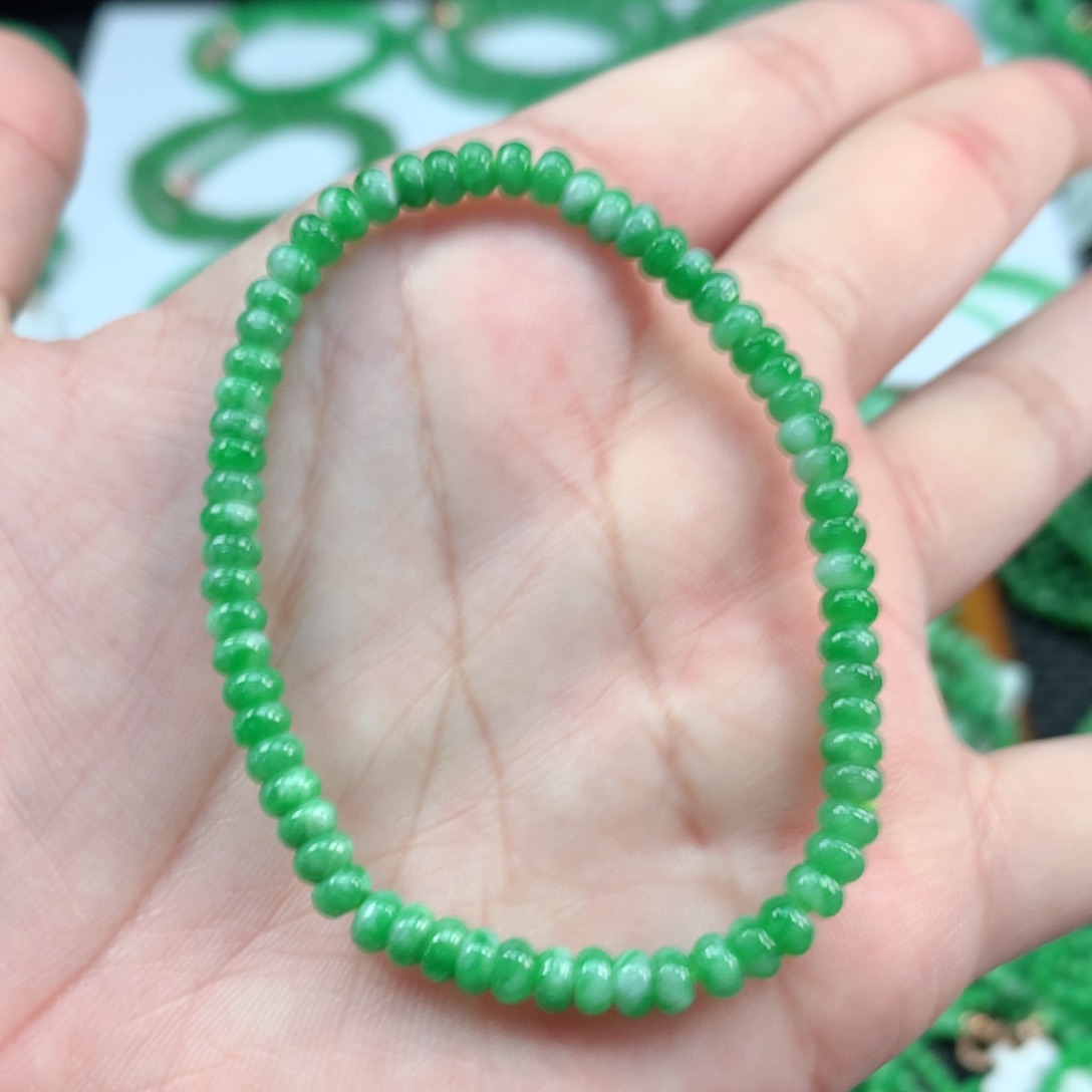 翡翠手链未镶嵌翡翠