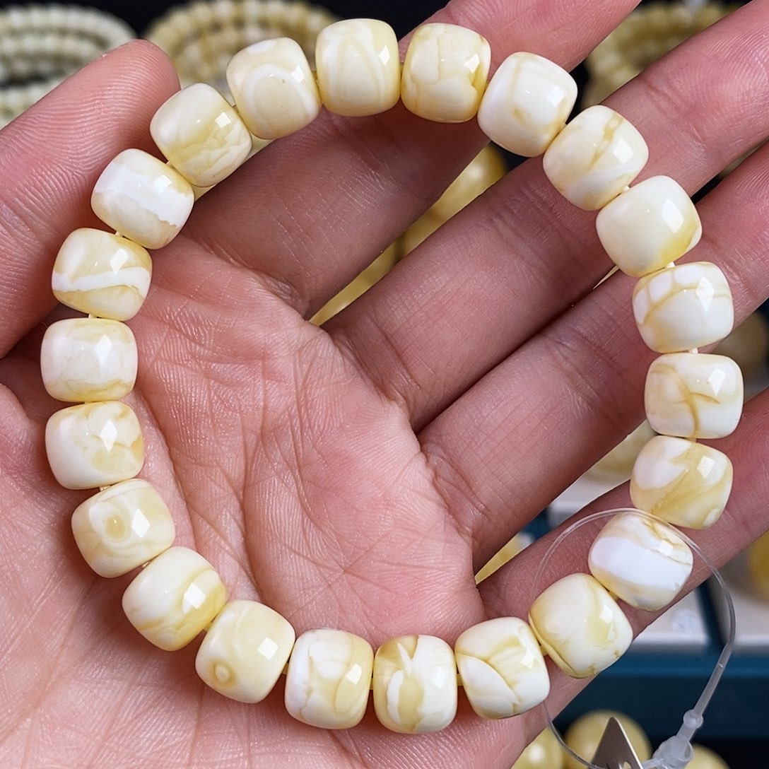 蜜蜡珠宝奇石未镶嵌