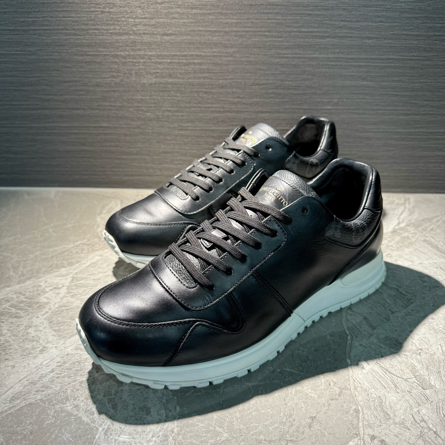99新 LouisVuitton/路易威登 黑色皮面老花拼接休闲运动鞋 40码