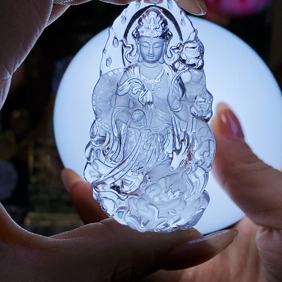 未镶嵌颈饰水晶F****T吊墜