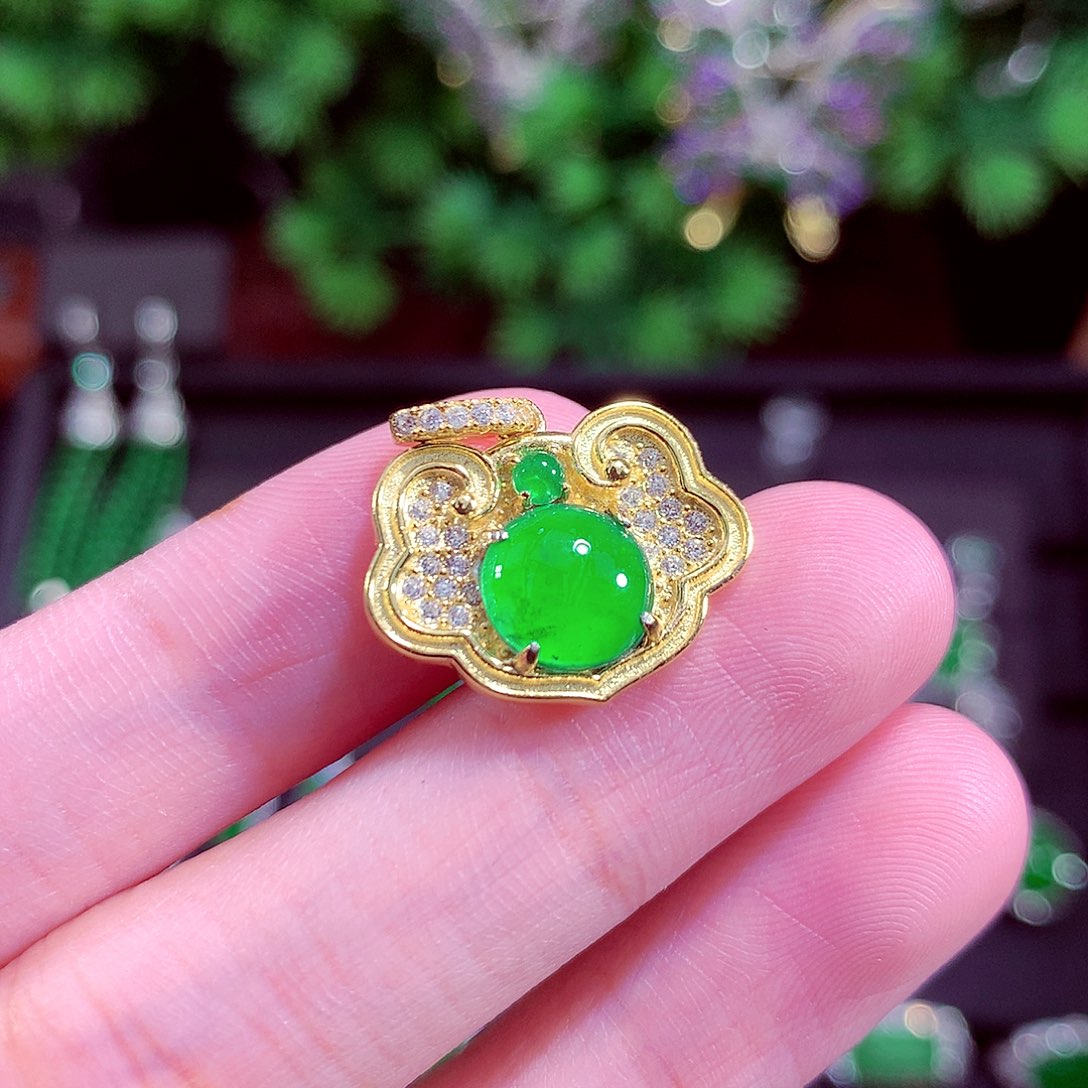 颈饰未镶嵌翡翠天然