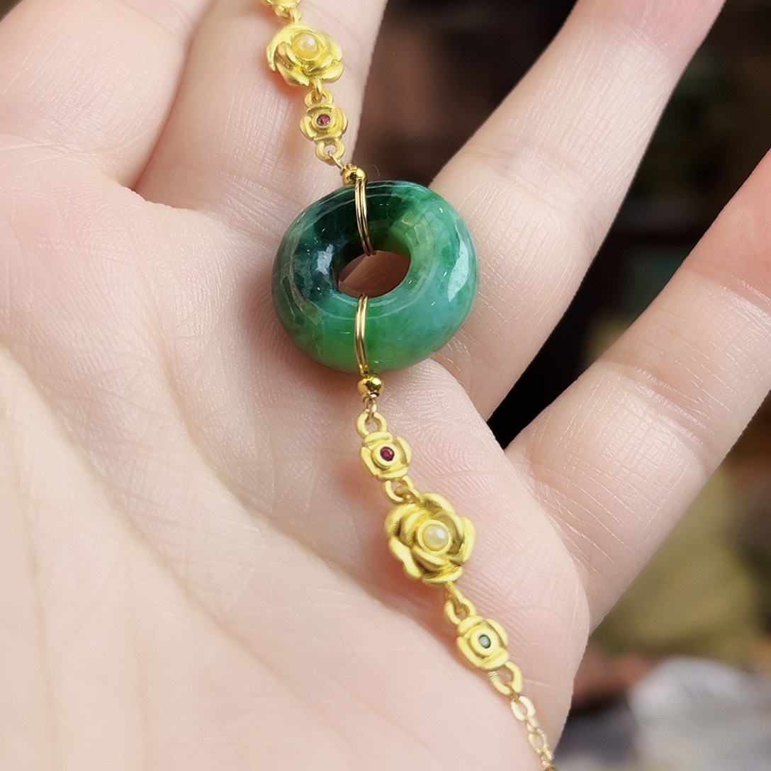 翡翠未镶嵌颈饰多样性