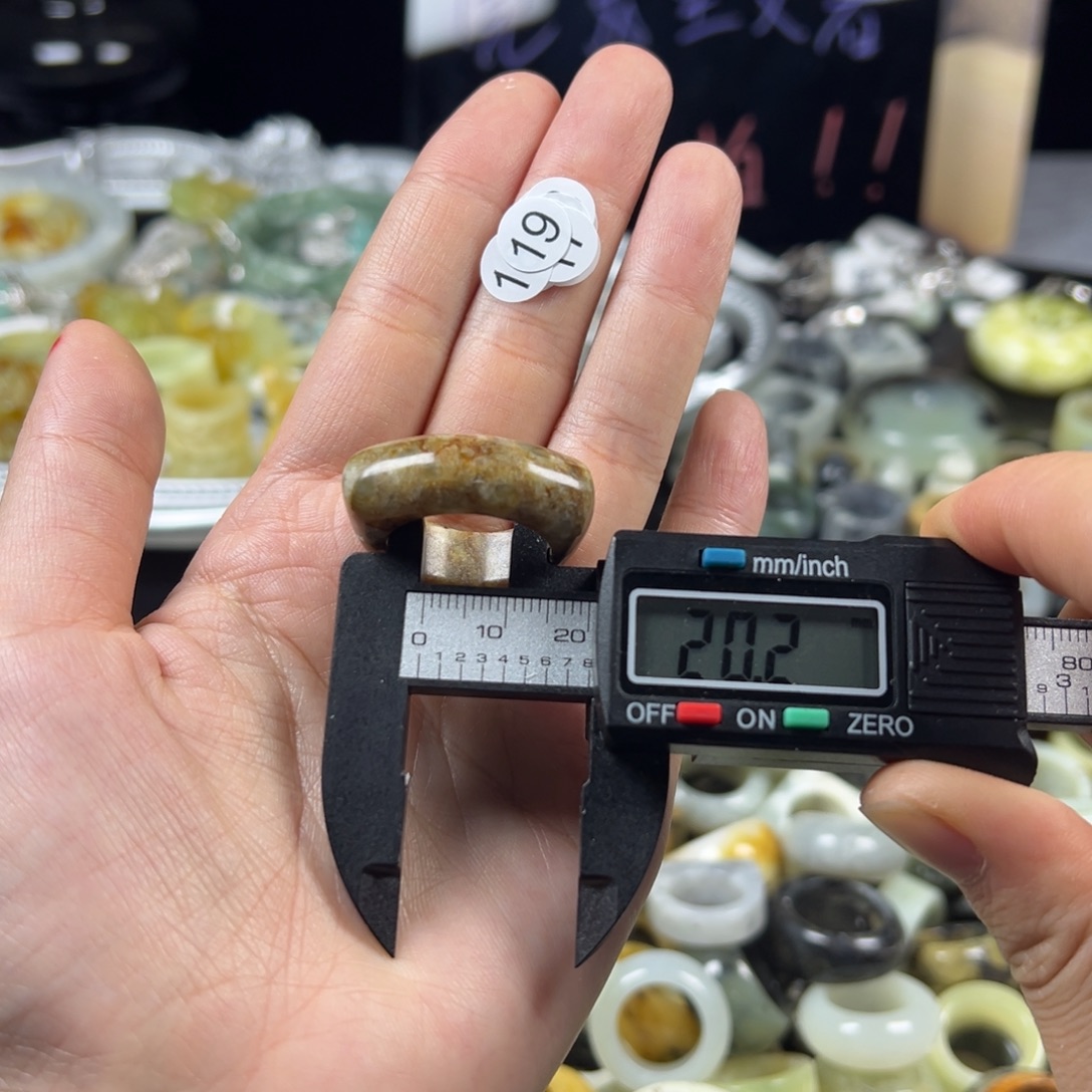 蛇纹石玉未镶嵌戒指