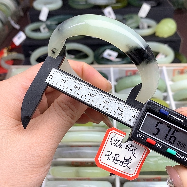 蛇纹石玉手镯未镶嵌538