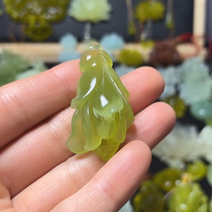 蛇纹石玉未镶嵌颈饰