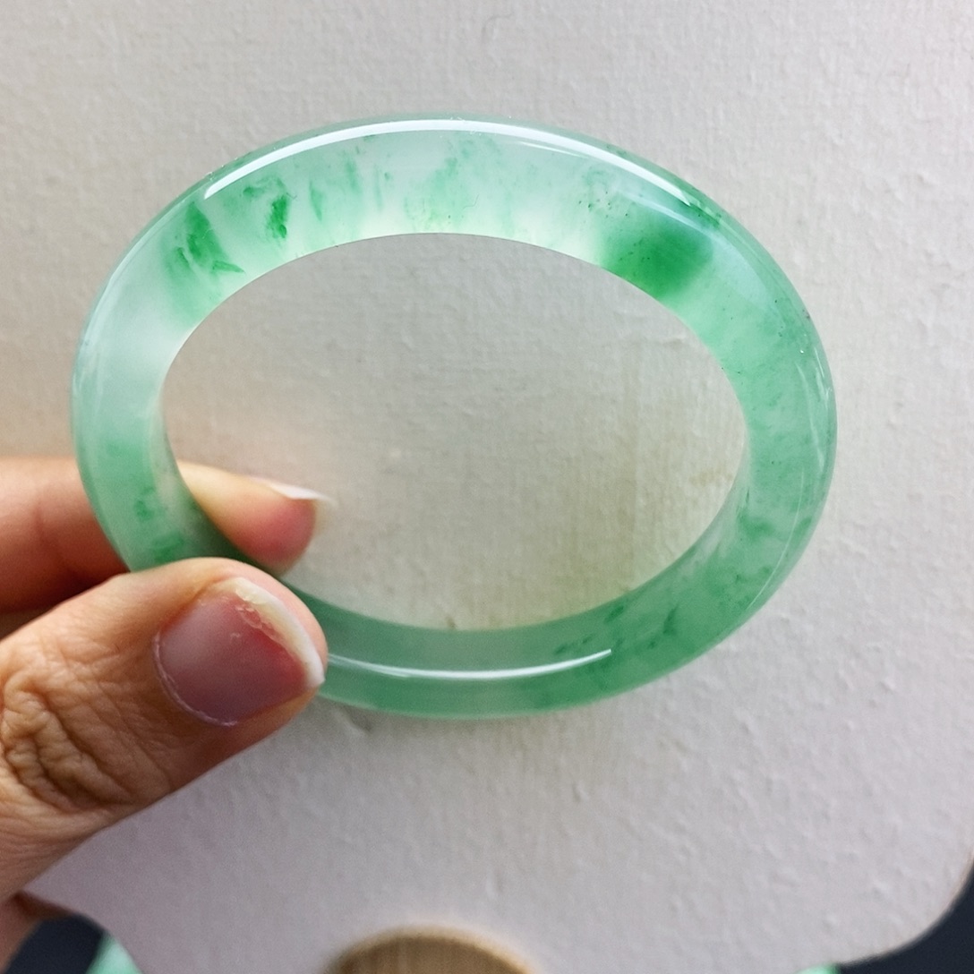 石英质玉未镶嵌手镯