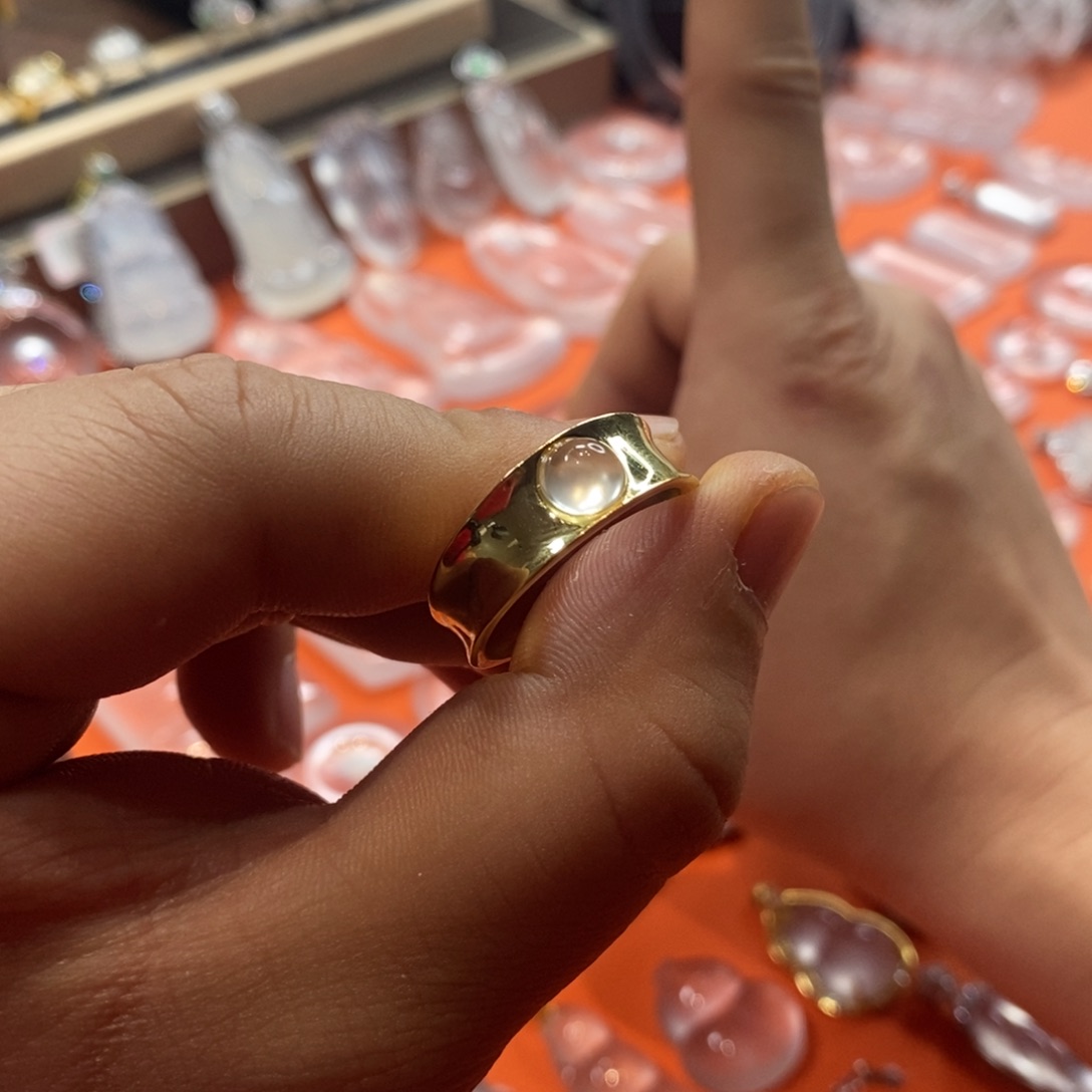 石英质玉吊坠未镶嵌