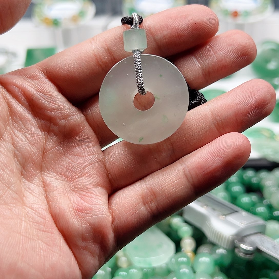 石英质玉吊坠(赠链)未镶嵌欢**量