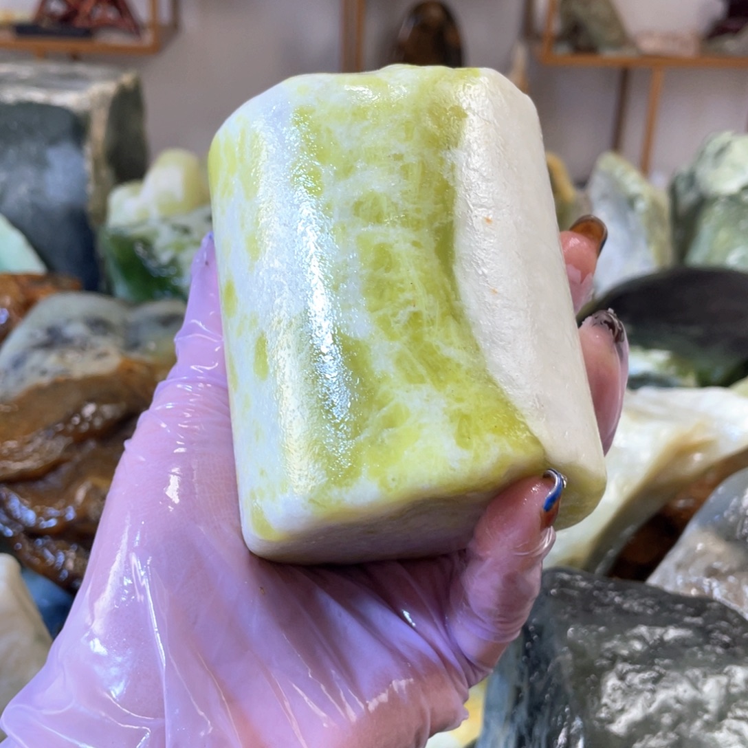 蛇纹石玉未镶嵌中国四大名玉简易