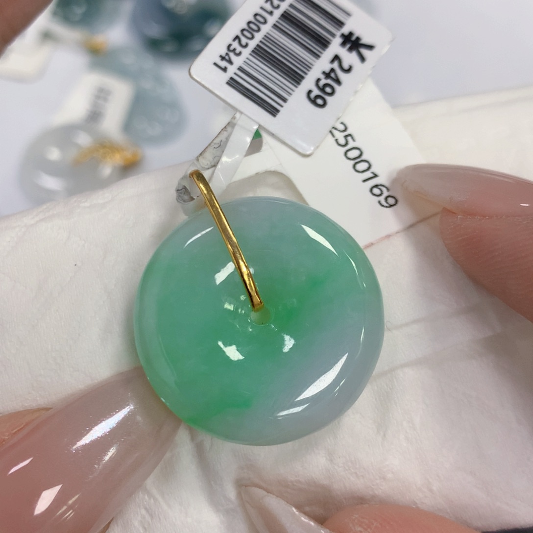 颈饰18K金镶嵌翡翠