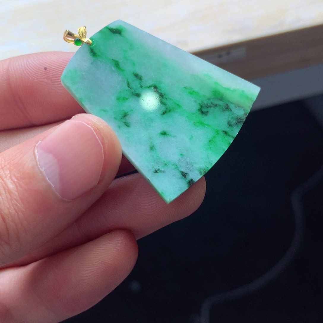 翡翠颈饰18K金镶嵌吊坠