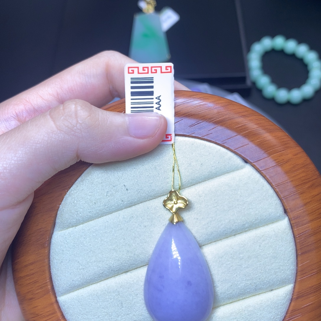 颈饰18K金镶嵌翡翠天然