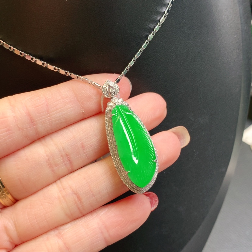 【闪购商品】翡翠吊坠(赠链)18K金镶嵌