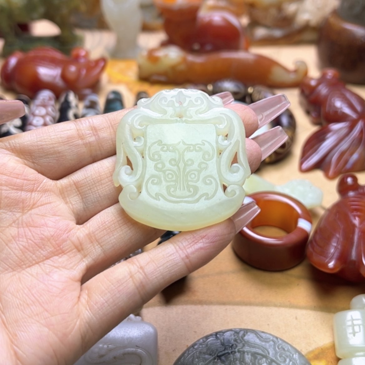 【闪购商品】蛇纹石玉颈饰未镶嵌