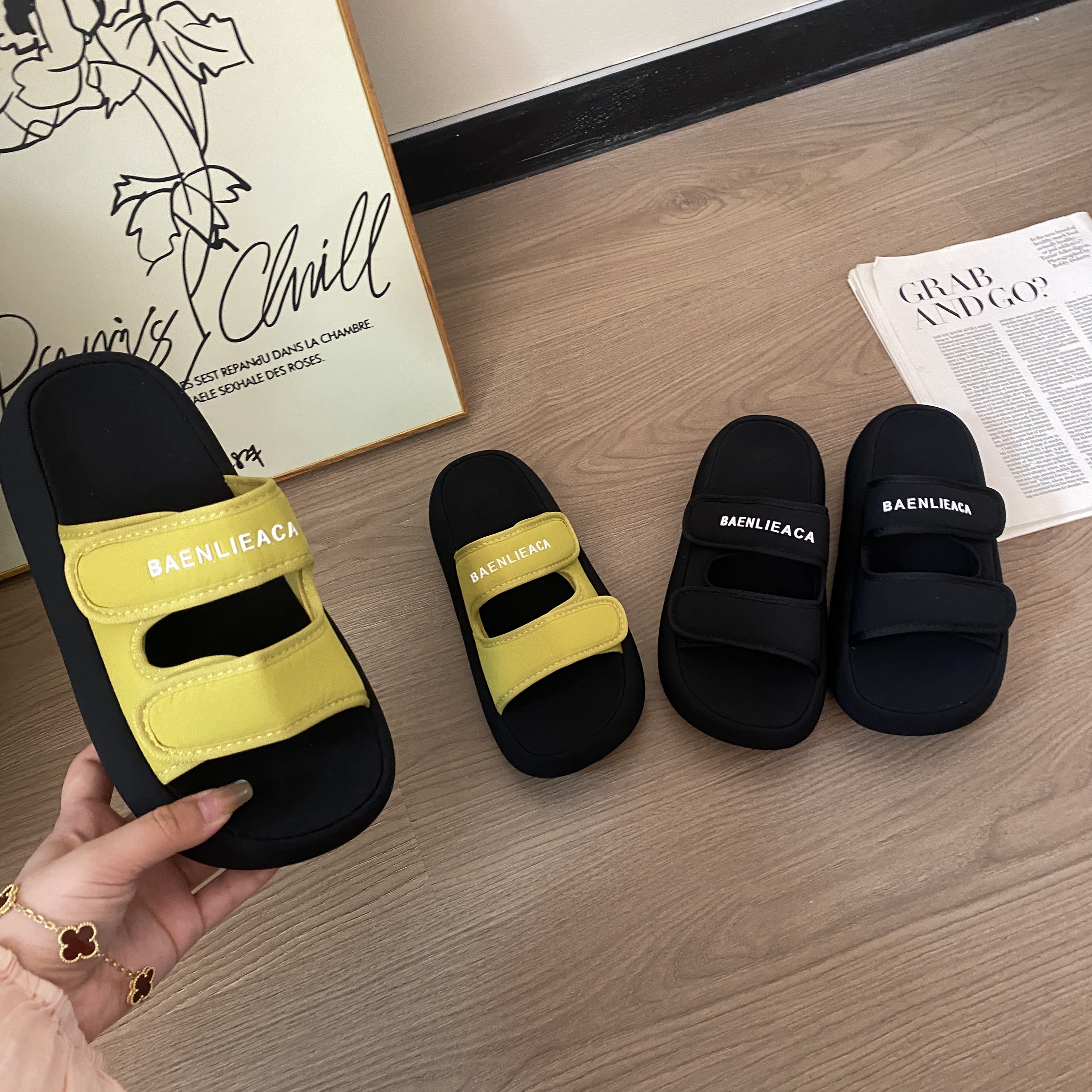 2025年夏季时尚韩版厚底百搭高颜值女轻便双杠款魔术贴勃肯凉拖鞋