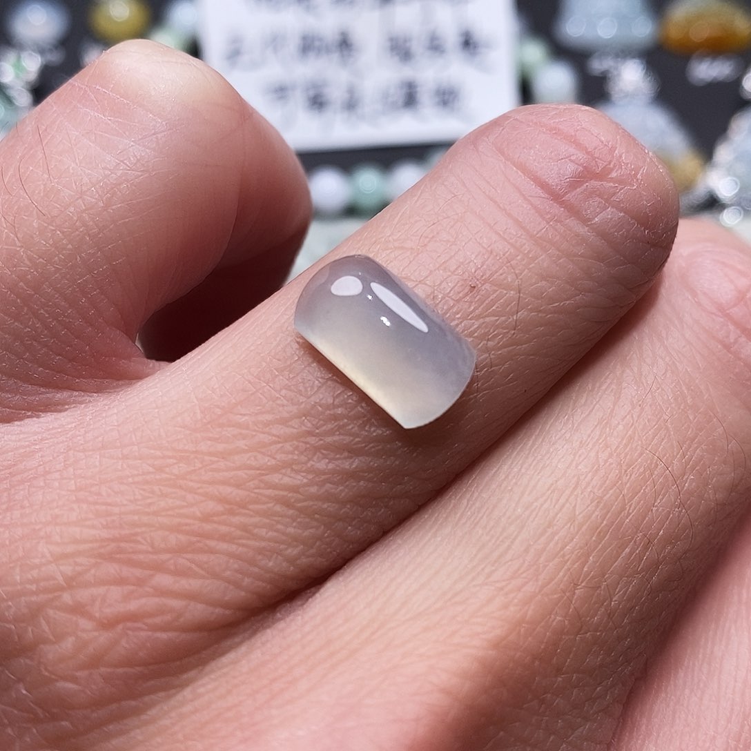 翡翠颈饰未镶嵌马鞍