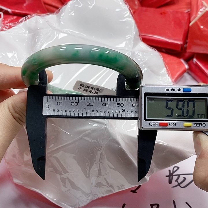 翡翠手镯未镶嵌129