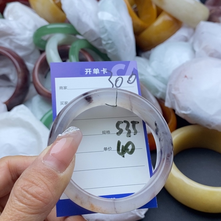 石英质玉手镯未镶嵌