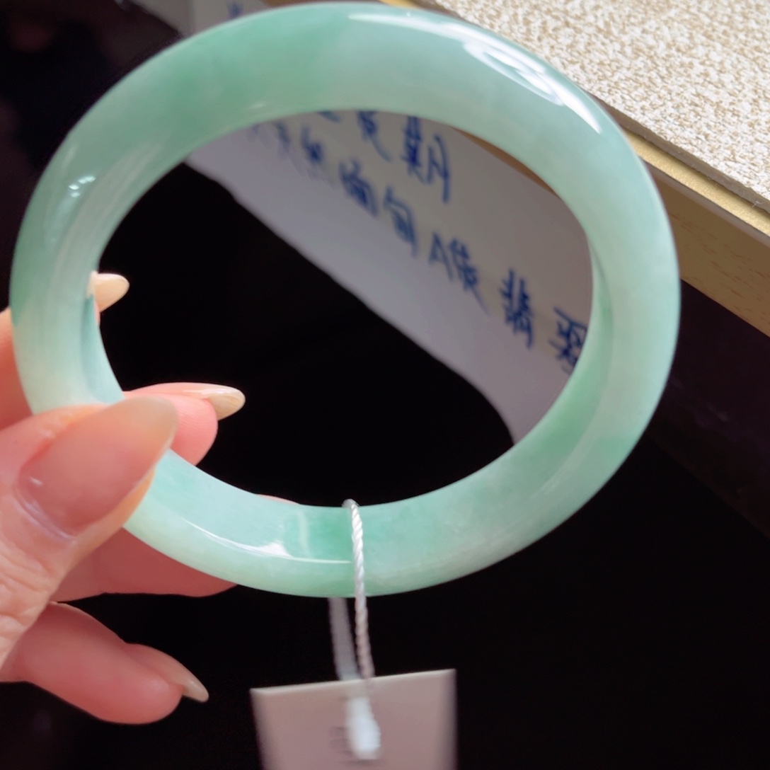 翡翠未镶嵌手镯手镯