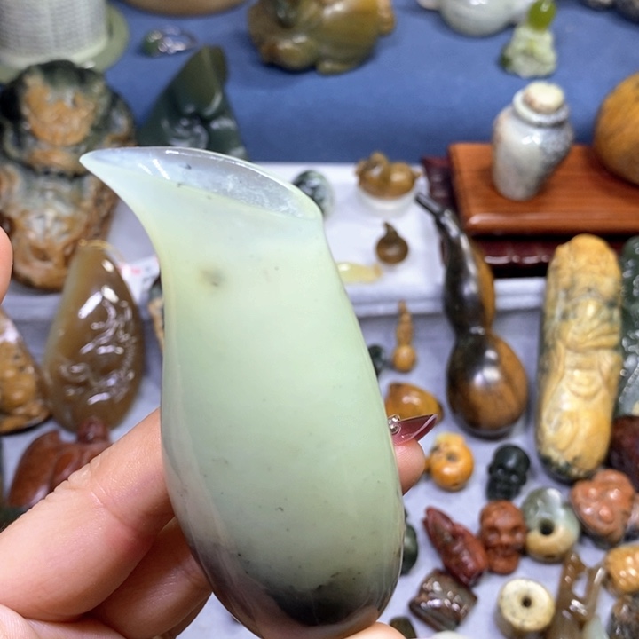 蛇纹石玉未镶嵌岫玉瓶